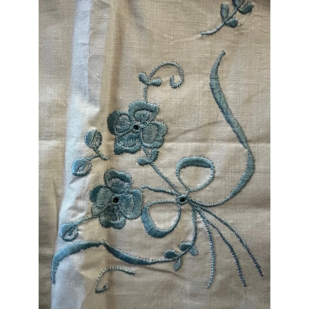 Vintage Floral Embroidered Tablecloth 42x34